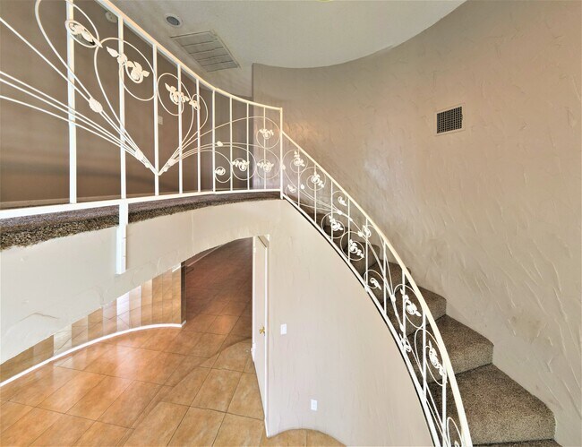 Building Photo - 3420 Townhouse Dr