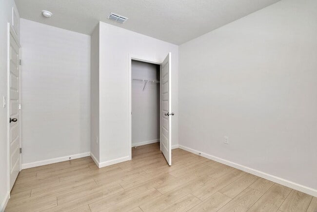Building Photo - 1434 Garabaldi Cir SE