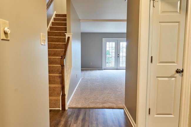 Building Photo - 838 Allenview Dr.