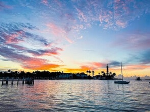 Building Photo - 1401 N Riverside Dr