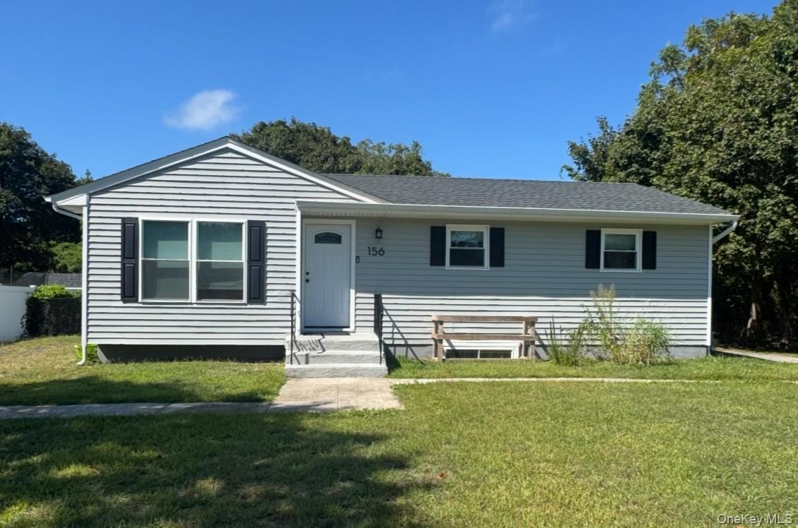 Foto principal - 156 Bellport Ave
