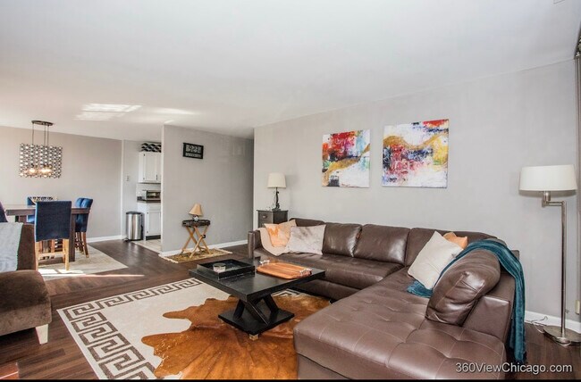Building Photo - 5810 Oakwood Dr