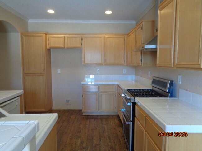 Foto del edificio - Beautiful West Lancaster Pool Home Offering 1871 sq. ft.