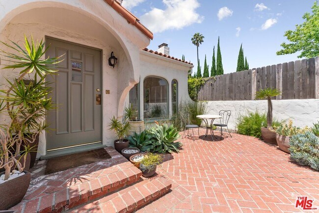 Building Photo - 2231 Overland Ave
