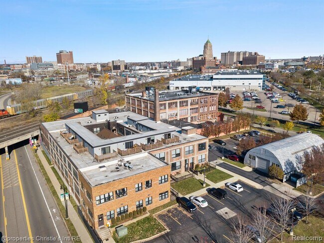Building Photo - 5766 Trumbull Ave