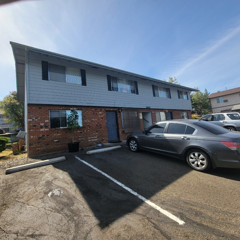 Foto principal - 1043 Lookingglass Rd