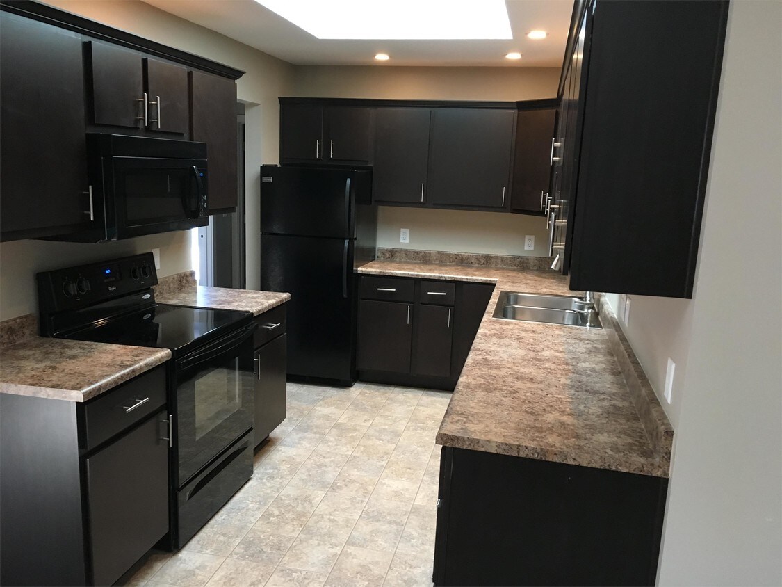 Foto principal - 5301 W Alexis Rd