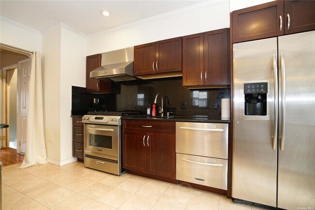 Foto del edificio - 59-32 Parsons Blvd