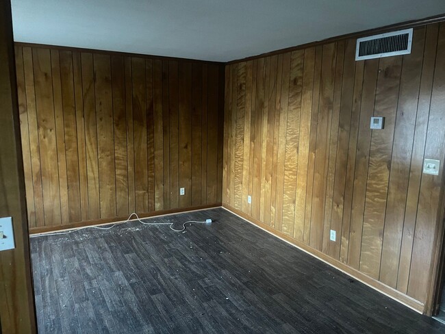 Building Photo - 1855 Green Dr NW