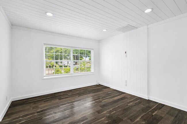 Building Photo - 4615 Garden Ave