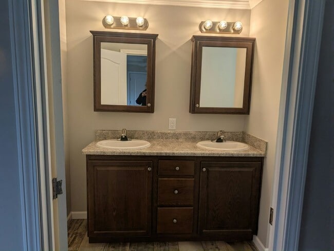 Building Photo - 52521 Green Ash Ct