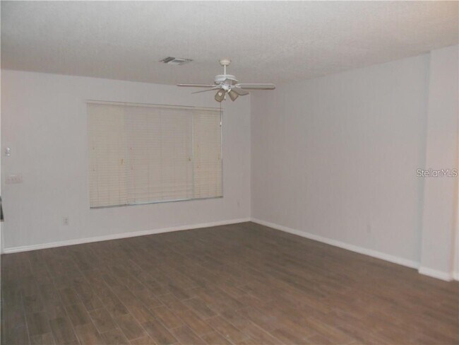 Building Photo - 2122 Golden Oak Ln