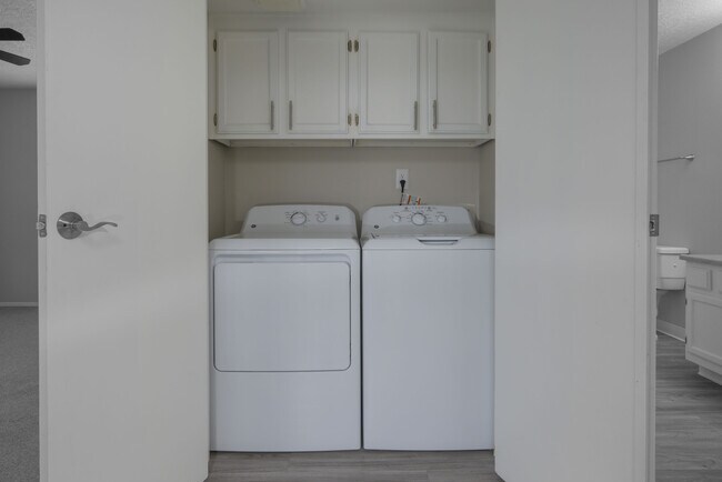 Foto del edificio - Meadowlark Apartments