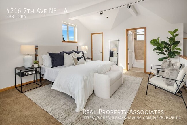 Building Photo - 4216 7th Ave NE