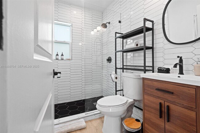 Building Photo - 1636 Arthur St