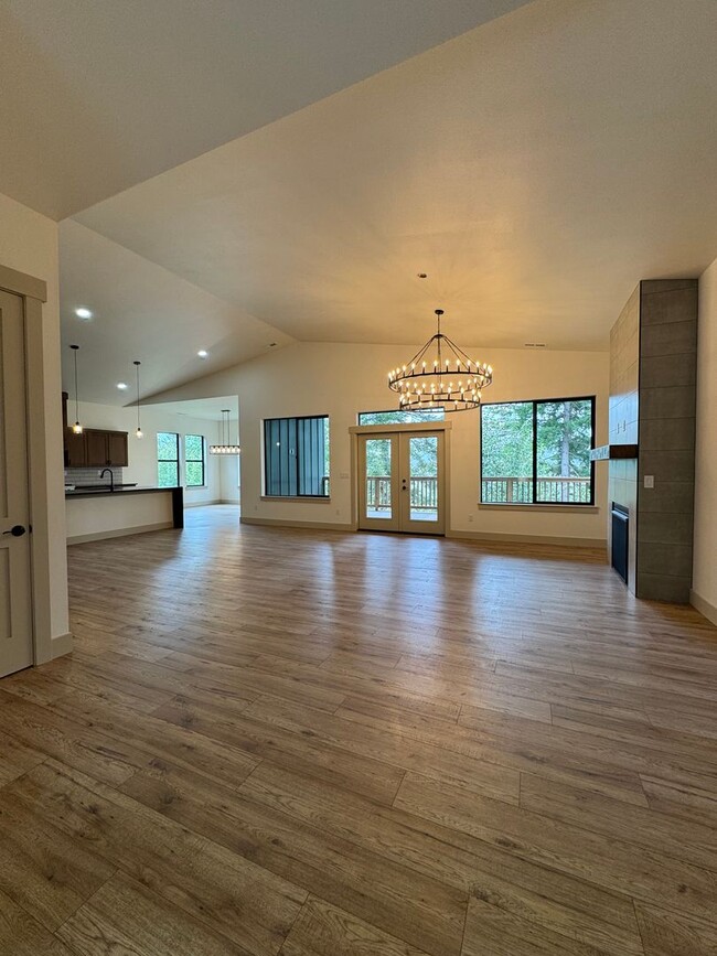 Foto del edificio - Luxury Rural Home Close to Town for Lease
