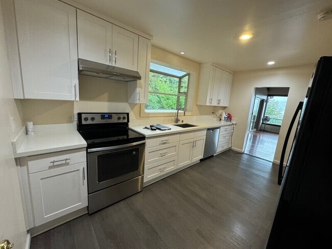 Building Photo - 9803 Rainier Ave S