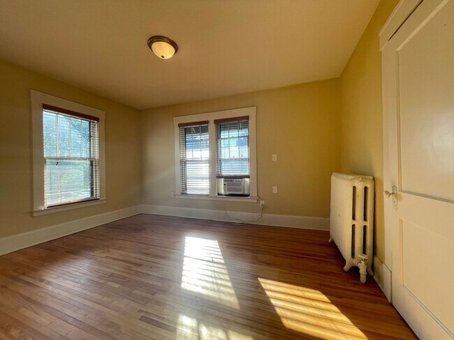 Foto del edificio - Elegant 4 Bedroom 2 Bathroom Home in South Minneapolis!