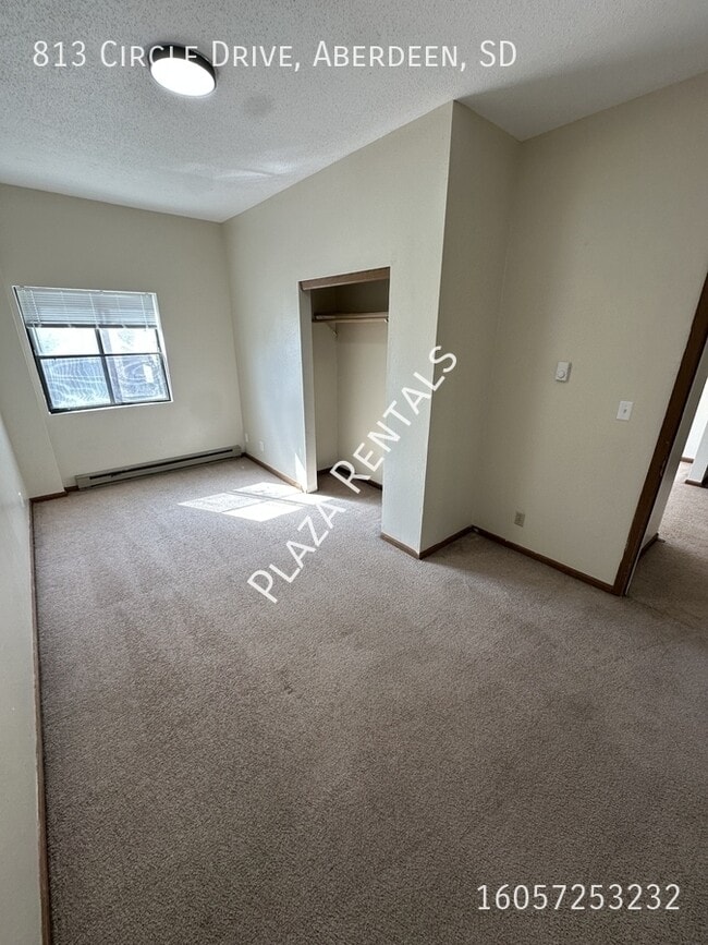 Building Photo - 10 9th Ave NE