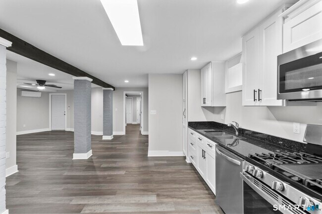 Foto del edificio - 548 Ferry St