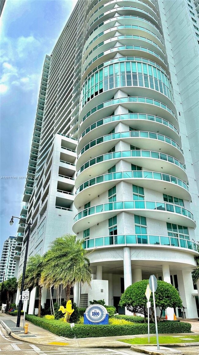 Building Photo - 1800 N Bayshore Dr