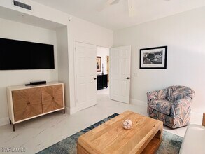 Building Photo - 425 Cove Tower Dr