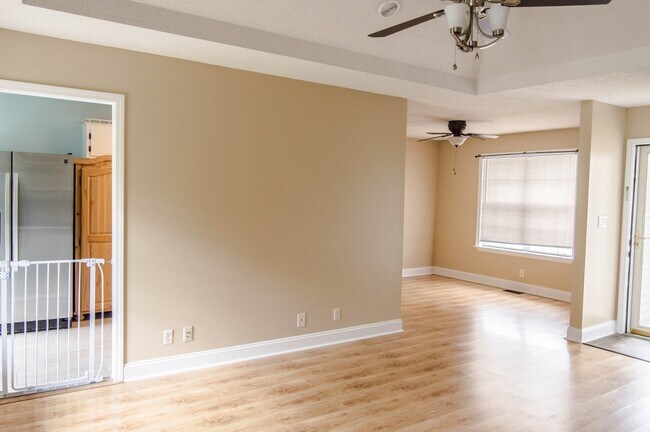 Foto del edificio - Pet Friendly Three Bedroom!