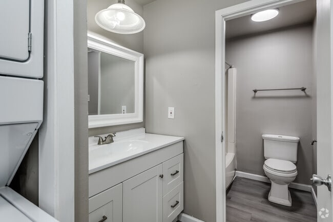 2 BR, 2 BA - 1000 PIES2 - Franklin Park