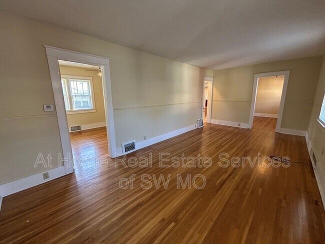 Building Photo - 1071 S Roanoke Ave