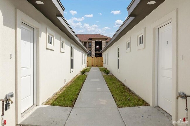 Foto del edificio - 1704 W Violet Dr