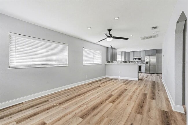 Building Photo - 8902 El Portal Dr