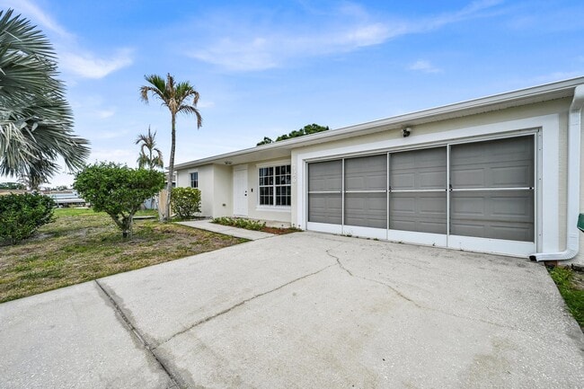 Foto del edificio - 726 SW Bond Rd