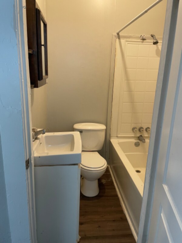 Foto principal - 422 5th Ave NW