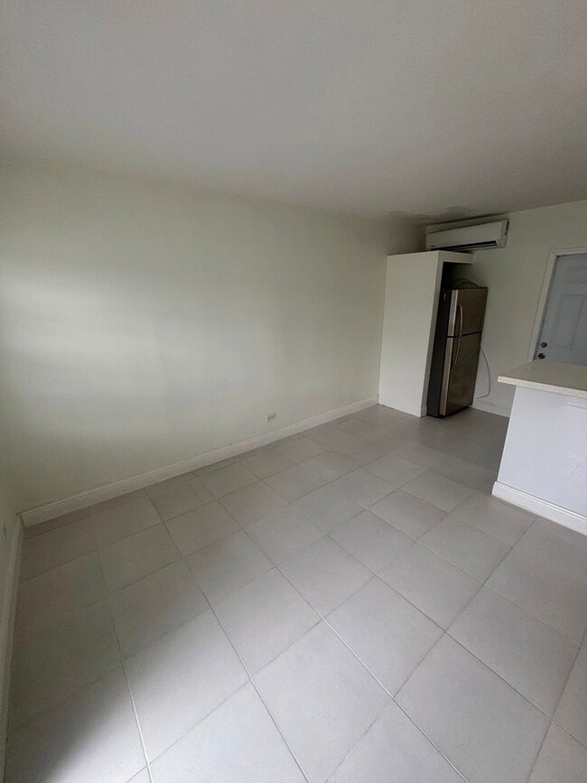 Photo - 121 Southwest 5th Court Apt #2, Dania Beach, FL 33004 - 1 BR 1 BA triplex