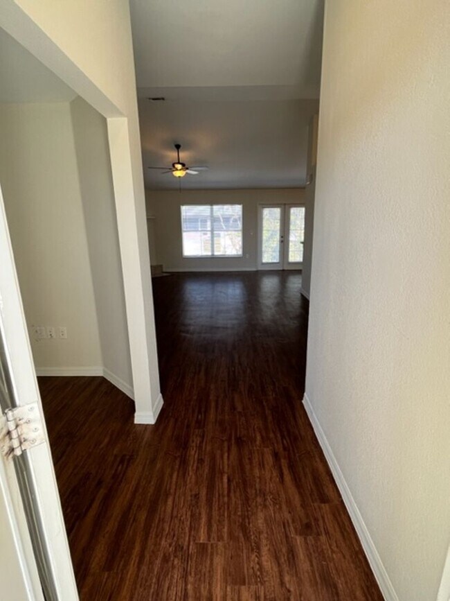 Building Photo - 1530 SW 19th Ave