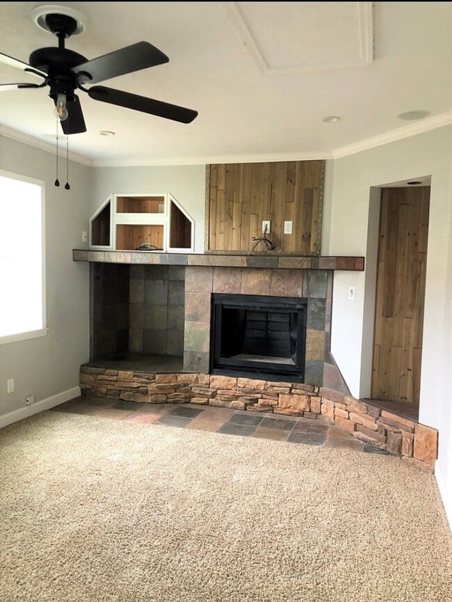 Living room w/fireplace - 1510 Pueblo Ave