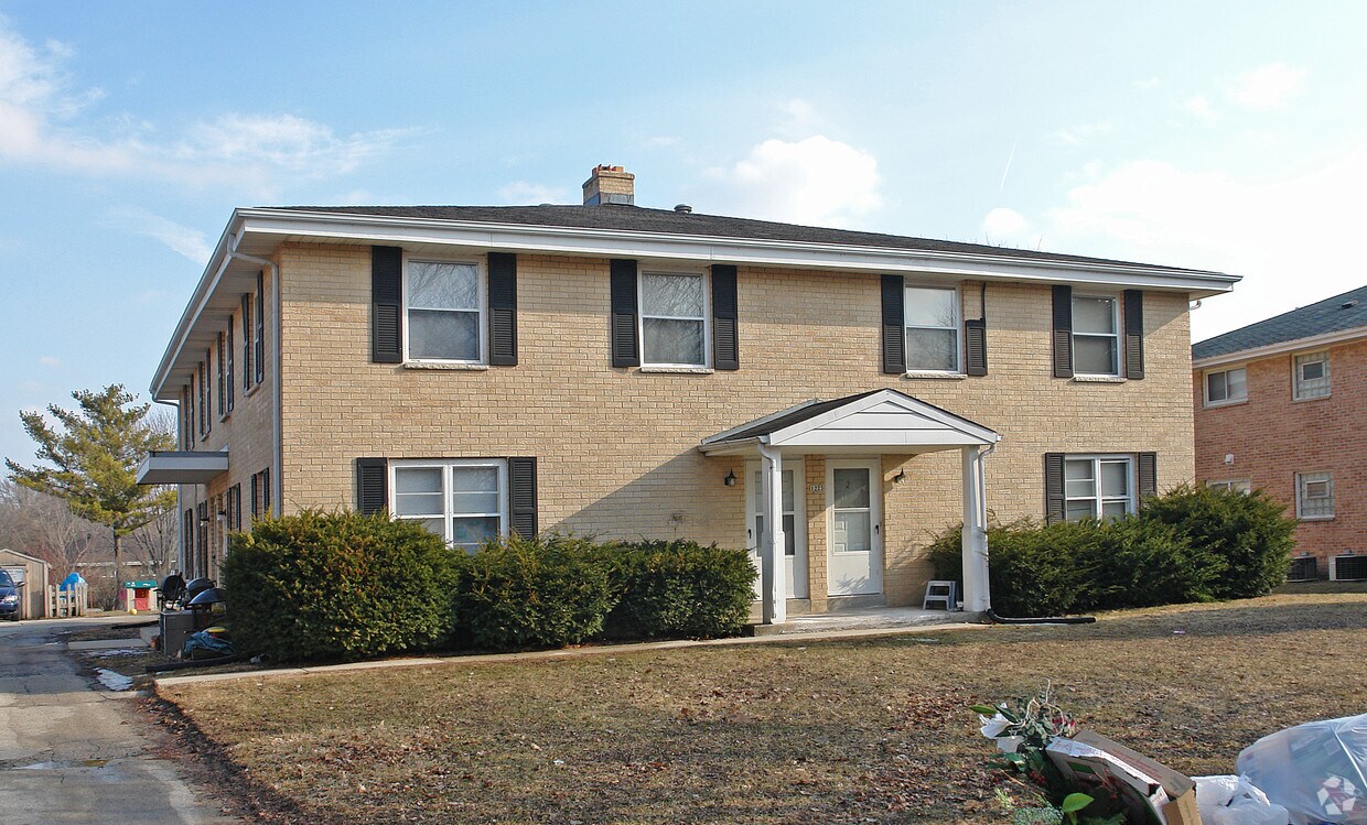 1223 Lambeth Rd, Waukesha, WI 53189 Apartments in Waukesha, WI