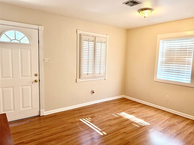 Foto del edificio - 4275 Bethel Blvd