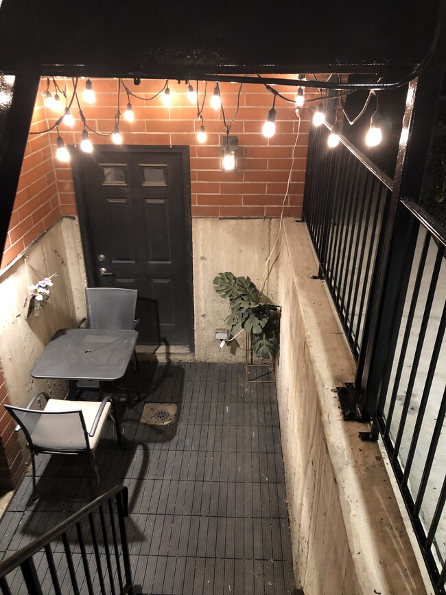 Foto del edificio - 2449 W Logan Blvd
