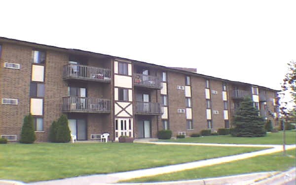 Primary Photo - 776-778 Marilyn Ave