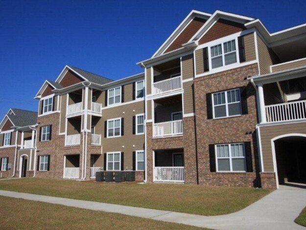 The Astoria Apartments Hope Mills, NC