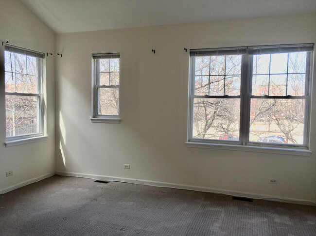 Primary Bedroom - 259 W Goethe St