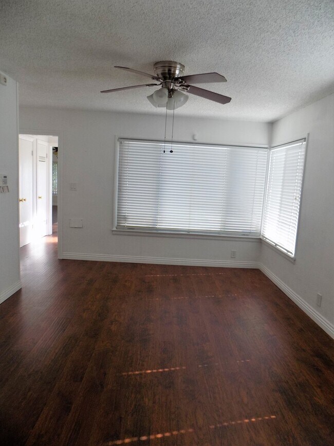 Building Photo - Large 4BD-2BA House in North Long Beach fo...
