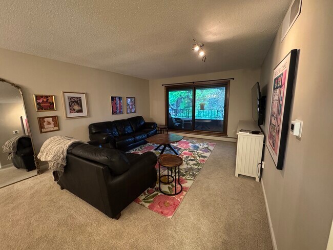 Sala de estar - 7500 Cahill Rd