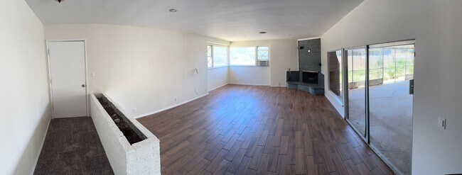 Foto del edificio - Large 4 bedroom / 2 Bathroom Home in Hemet