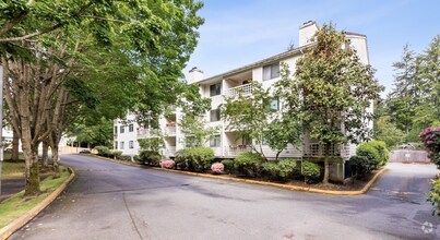 Building Photo - 700 N 160th St