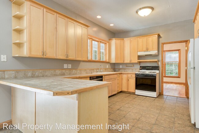 Building Photo - 6 br, 3 bath House - 1305 Lawrence Street
