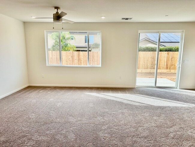 Building Photo - Lovely 4/2 Near Clovis East