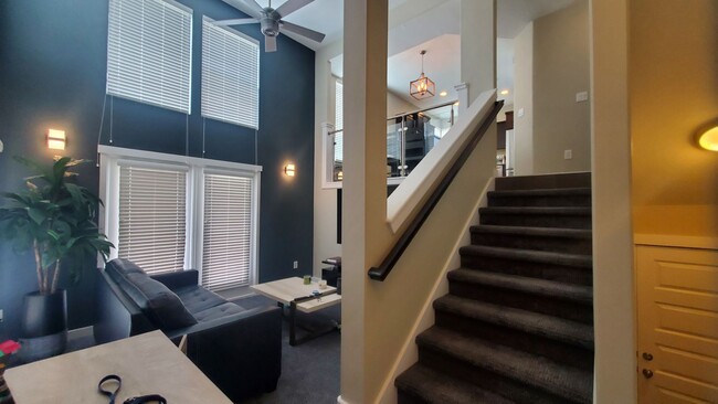 Foto del edificio - 2 Master Suites Townhome 2 Car Garage