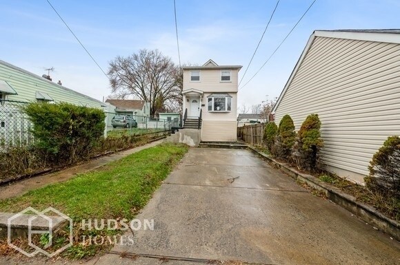Primary Photo - 865 Kreil St
